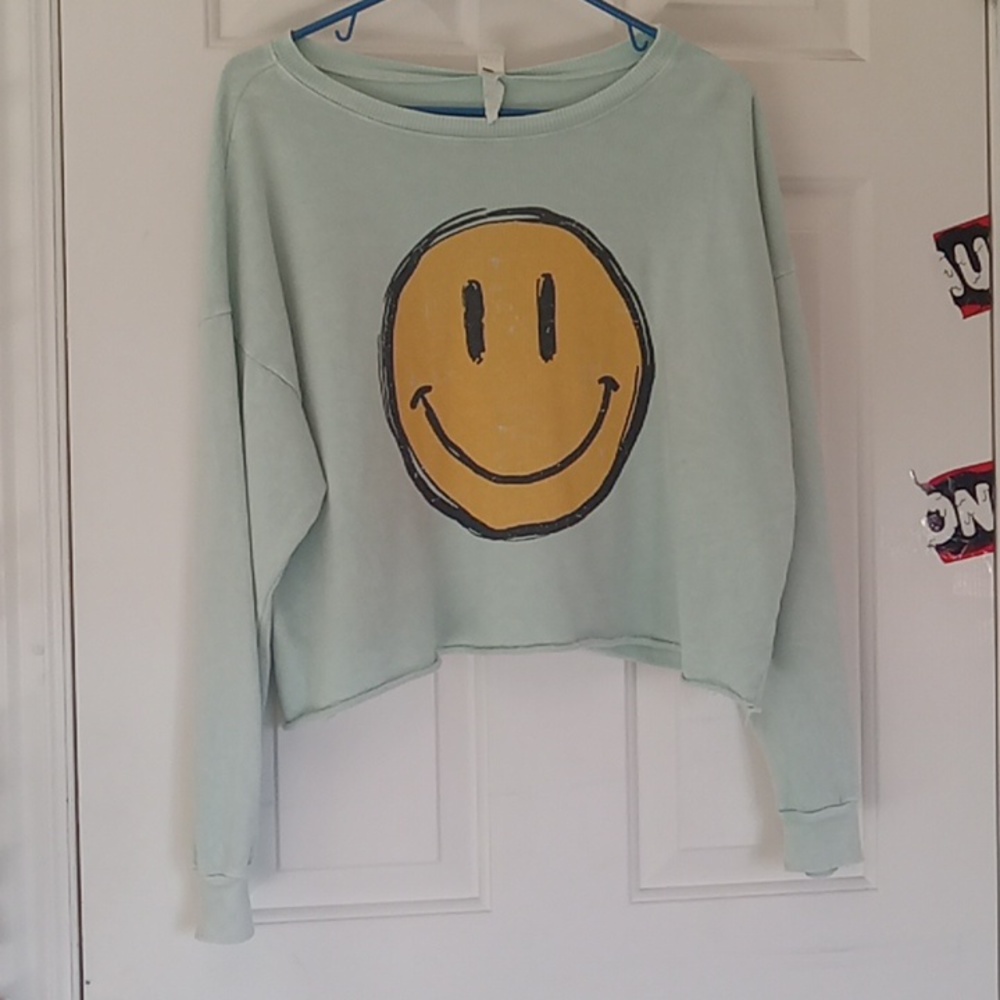 Shirt is from Indulge Boutique. It is the size small. And it is mint.